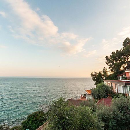 C22 Beachfront Villa - Spa Bath, Pool, Private Beach, Parking Free Andora Exterior photo