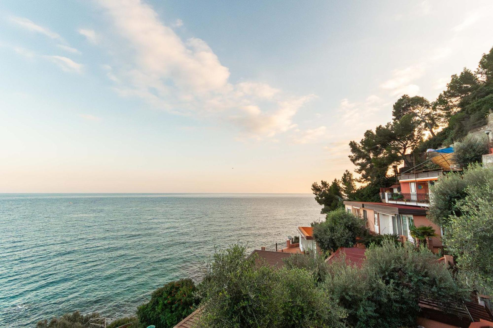 C22 Beachfront Villa - Spa Bath, Pool, Private Beach, Parking Free Andora Exterior photo